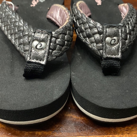 Cobian Kids Lil’ Braided Bounce Pewter Flip Flops - Picture 2 of 5